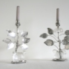 Paire de bougeoirs en métal argenté et cristal de roche - Vers 1950, Style Baguès