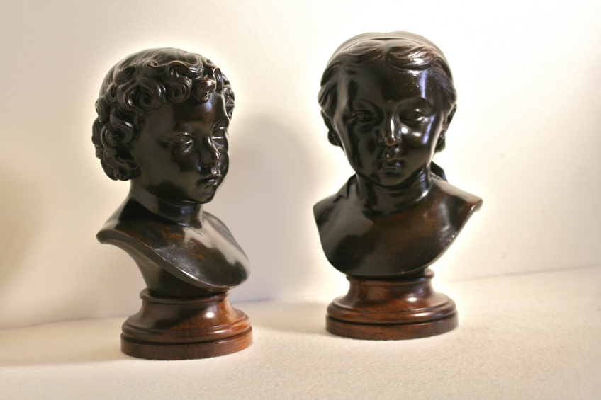 Sculptures en bronze, Paire de bustes d'enfants, 19ème