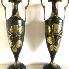 Paire de grands vases en forme d’Amphore,d’époque Art Nouveau.